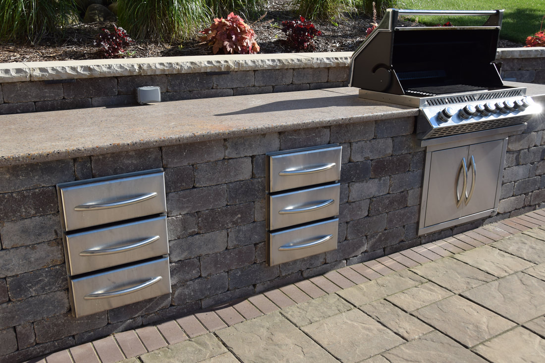 Outdoor Kitchen Pavers Built-in Grill